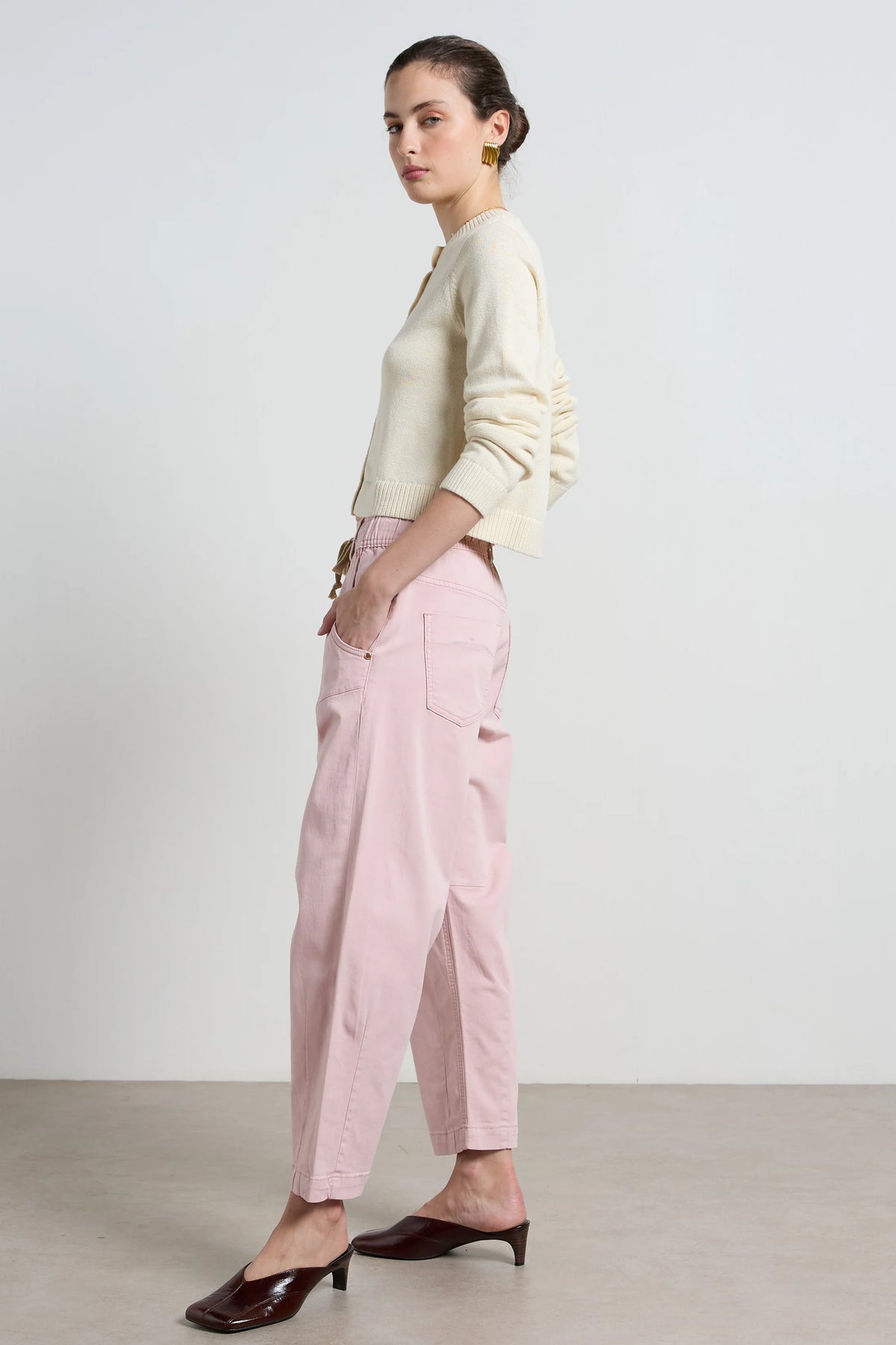 ACTIVE BARREL JEANS in Sea Pink by Dricoper