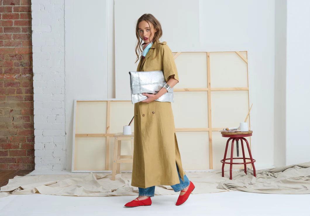 LE TRENCH DRESS in Golden from Le Stripe