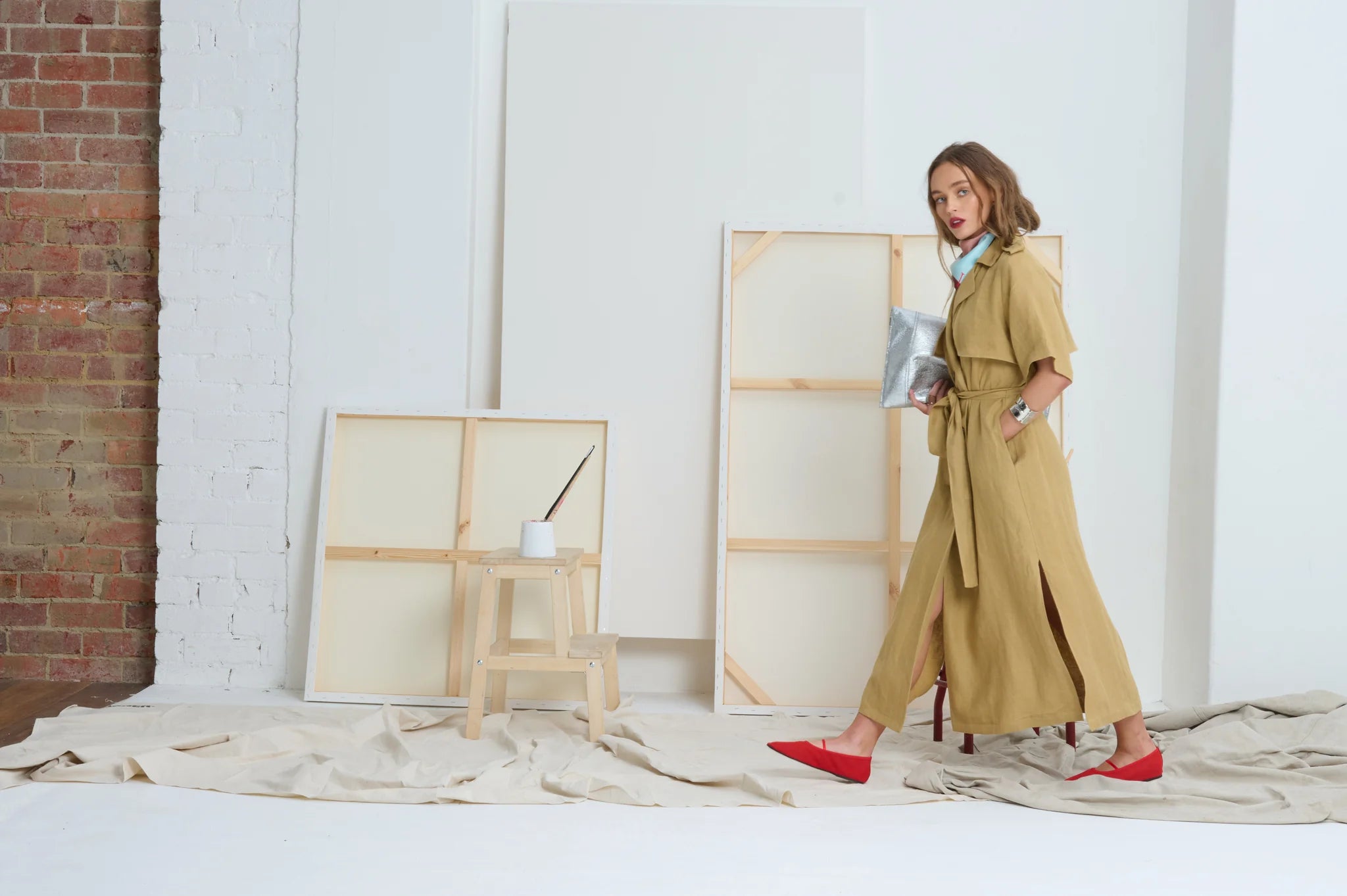 LE TRENCH DRESS in Golden from Le Stripe