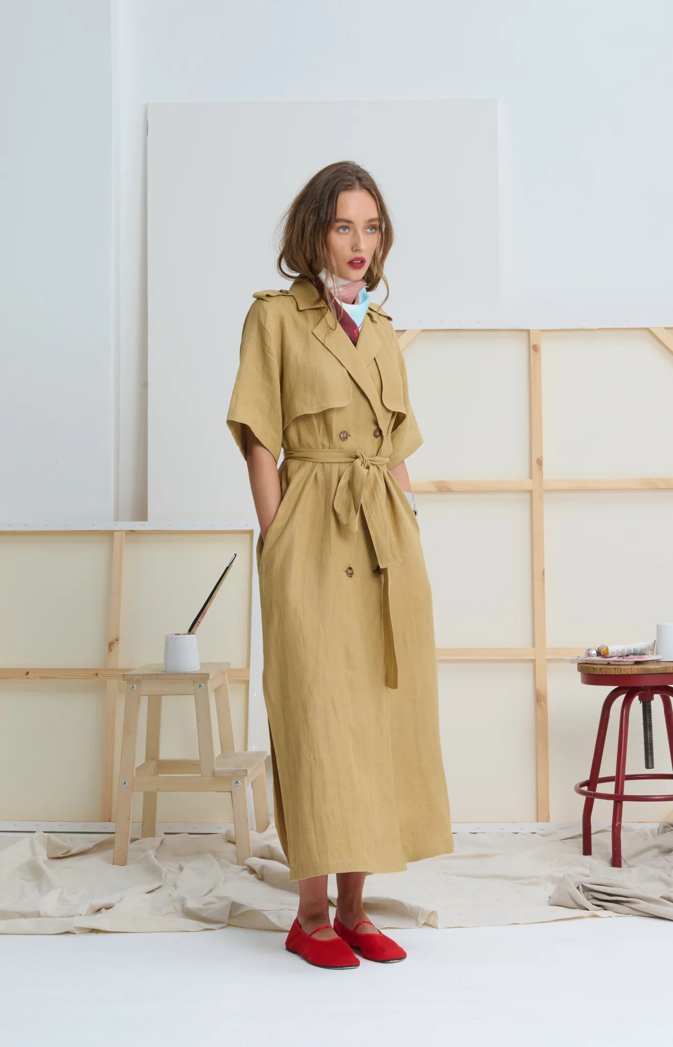 LE TRENCH DRESS in Golden from Le Stripe