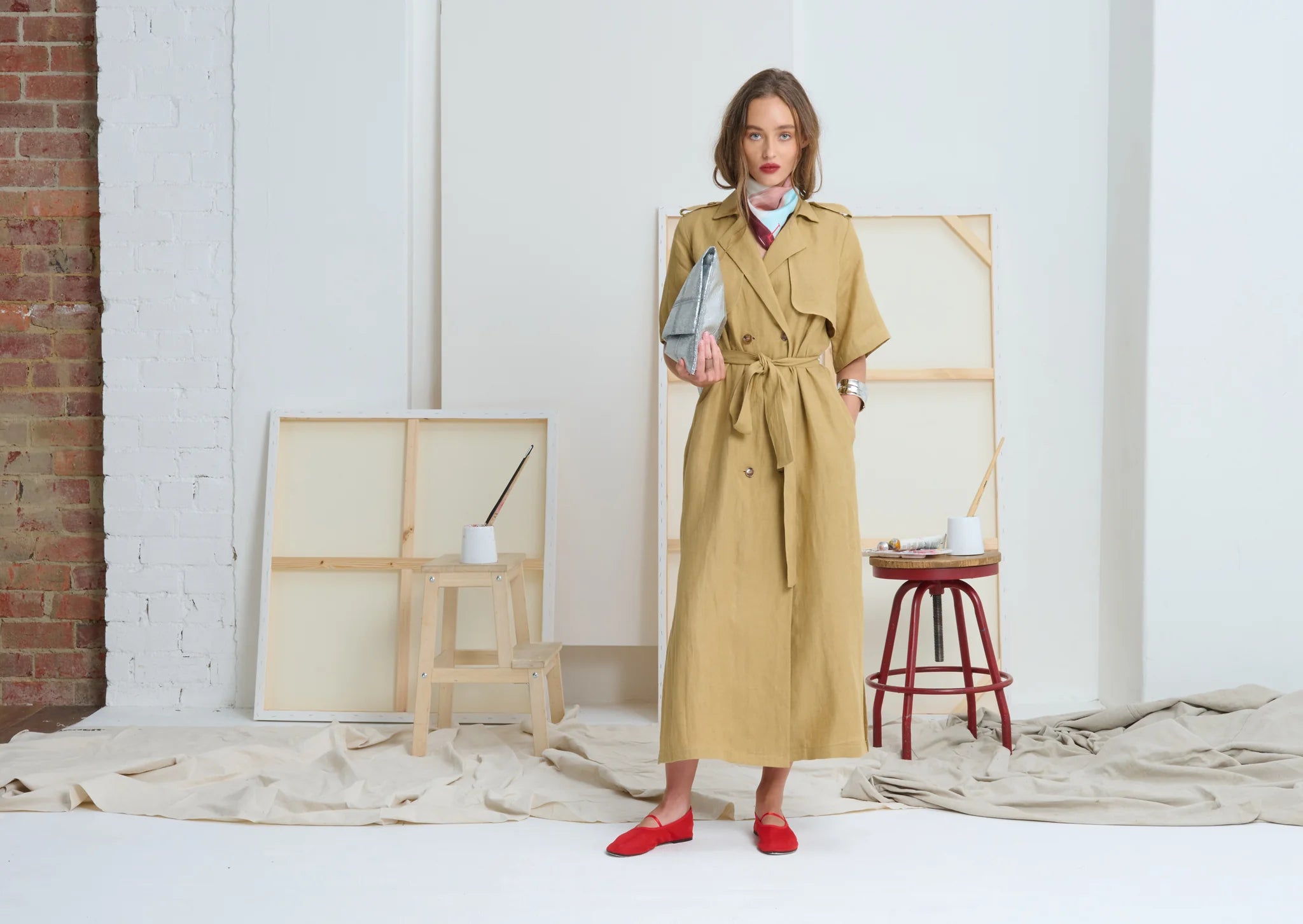LE TRENCH DRESS in Golden from Le Stripe