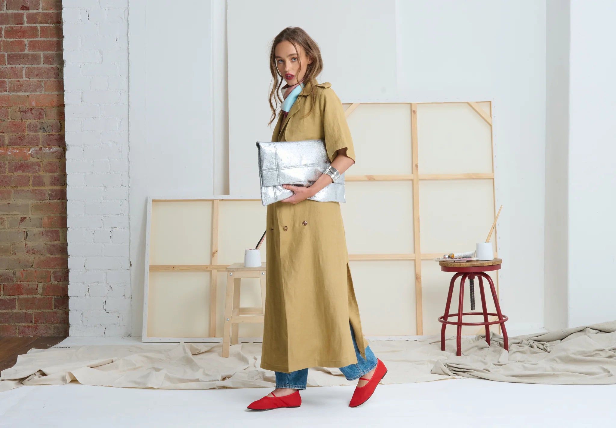 LE TRENCH DRESS in Golden from Le Stripe