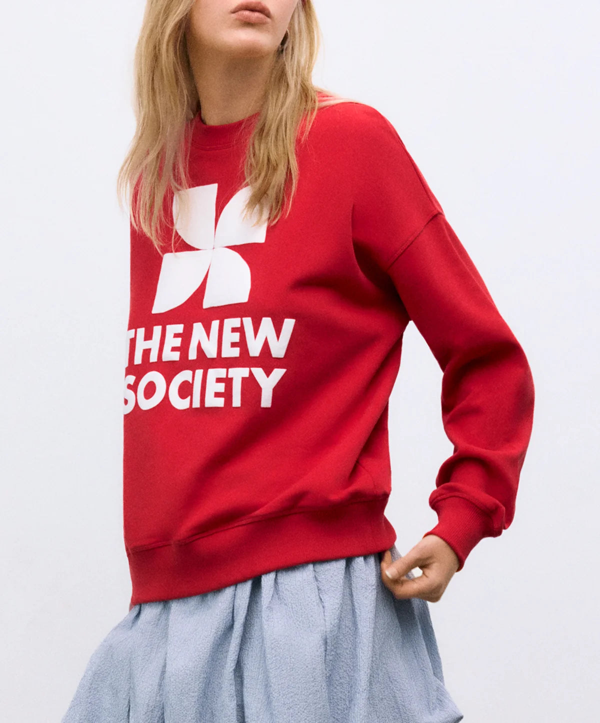 WOMANS SWEATSHIRT in Tulip Red by The New Society