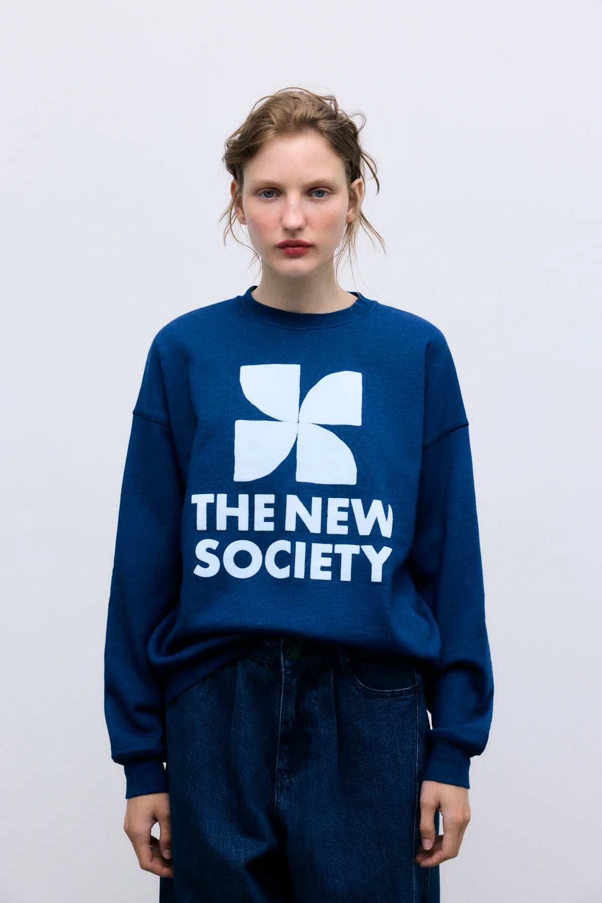 WOMANS SWEATSHIRT in Ocean Indigo by The New Society