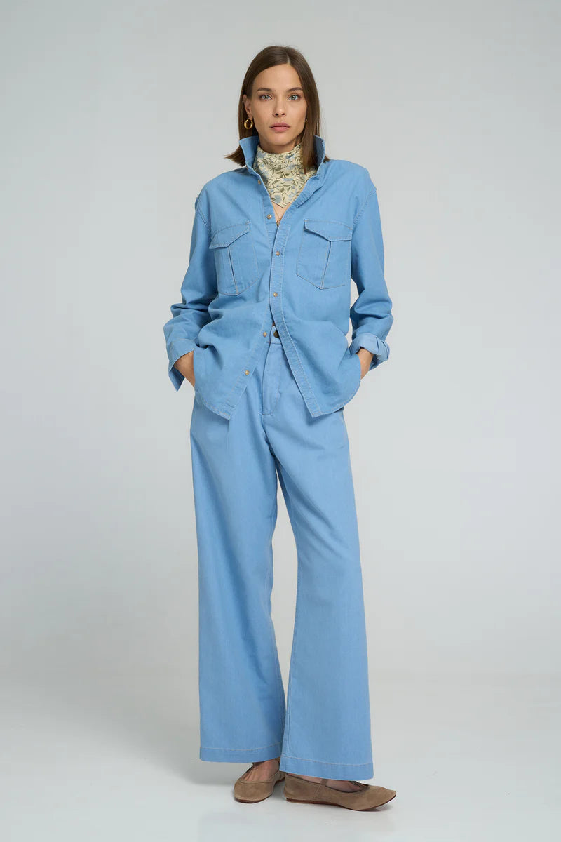 CEDAR CHAMBRAY SHIRT | Light Blue - Darling & Domain