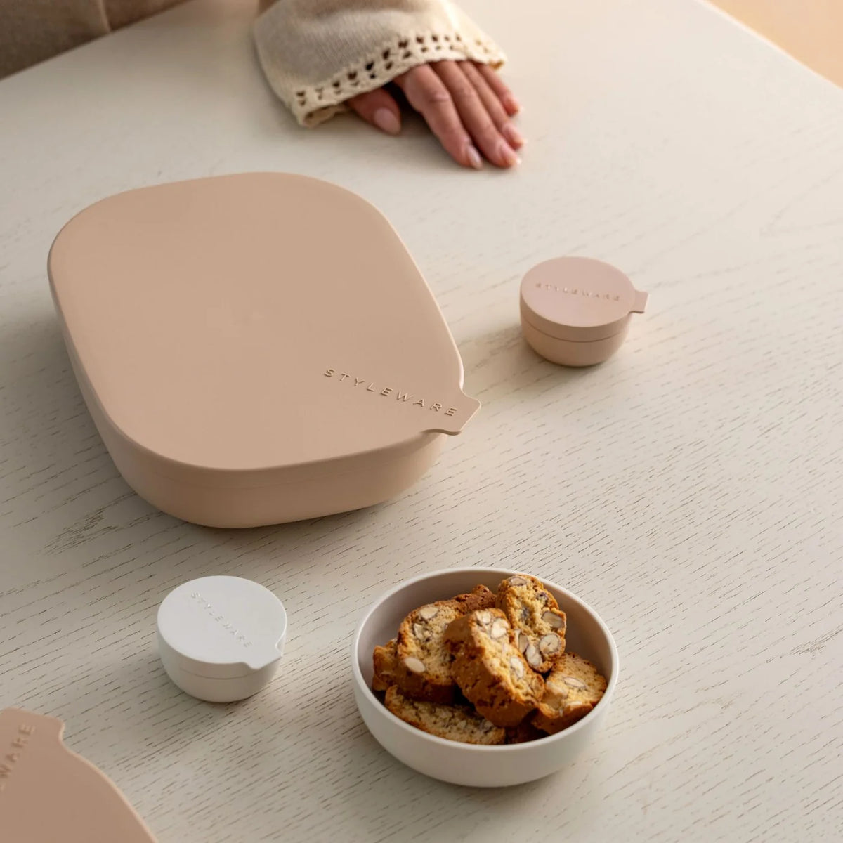 STYLEWARE NESTING TRAY 2-PIECE SET in Biscotti