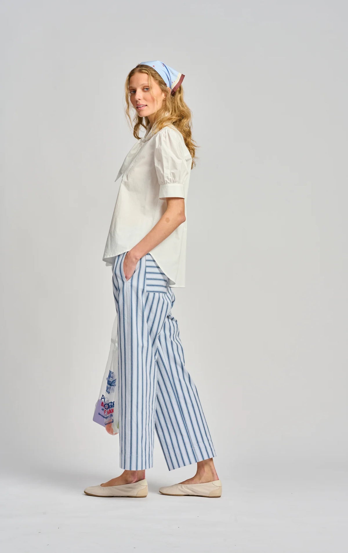 LA BARISTA SHIRT in White by Le Stripe
