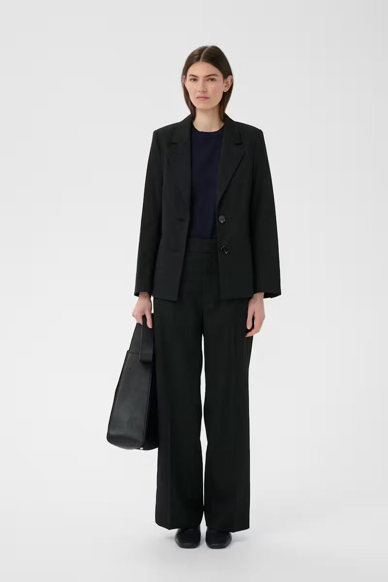 CADIEIW CORE BLAZER in Black by Inwear