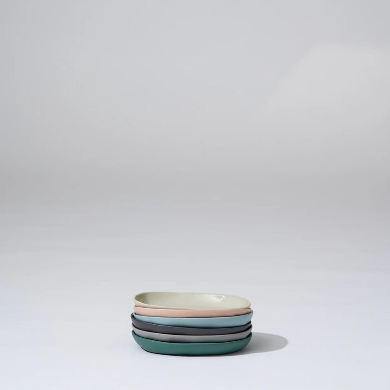 Cloud Oval Plate Small in Icy Pink