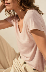 American Vintage JACKSONVILLE V NECK TEE in Vintage Pearl