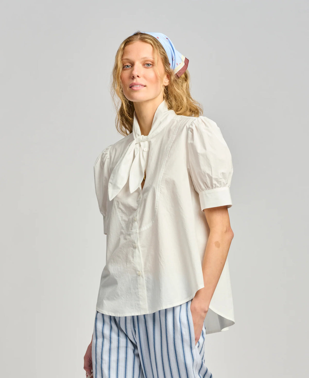 LA BARISTA SHIRT in White by Le Stripe