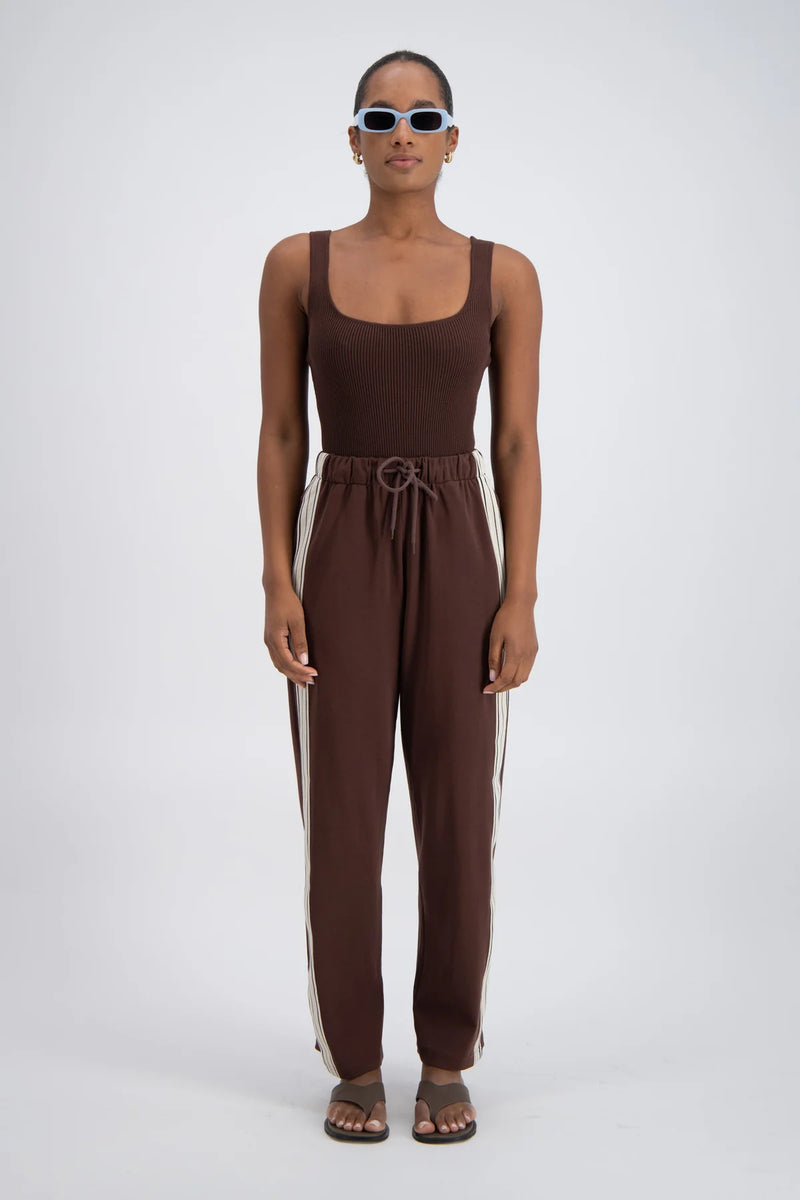 Jasmine Alexa Panarea Trackpant jogger in brown