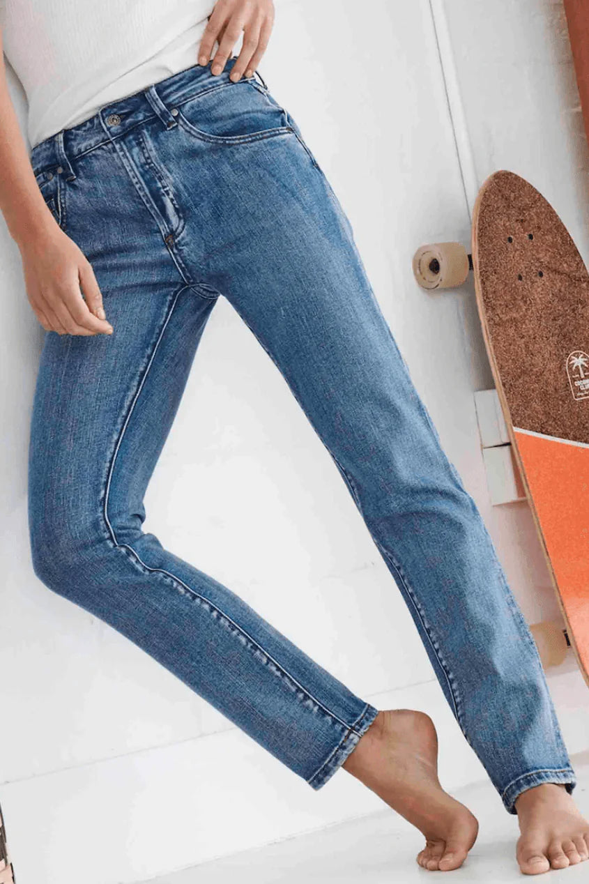 KIRBY SLIM FIT JEAN | Waterfall - Darling & Domain