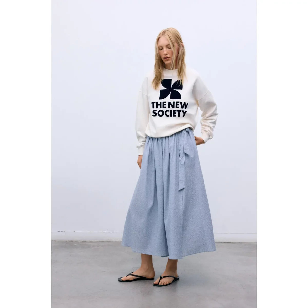 WOMANS SWEATSHIRT in Ecru by The New Society
